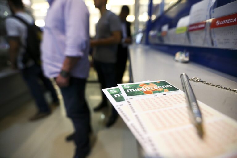 Dê uma olhada os números da Mega-Sena 3.024 sorteados sábado agora (27/6) confira-os-numeros-da-mega-sena-3.024-sorteados-neste-sabado-(27/6)