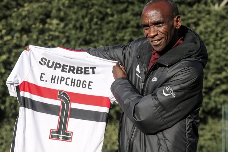 Maior maratonista da história, Eliud Kipchoge visita CT do São Paulo maior-maratonista-da-historia,-eliud-kipchoge-visita-ct-do-sao-paulo