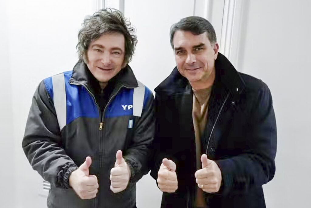 Flávio se reúne com Milei e diz que “onda azul” chegará ao Brasil flavio-se-reune-com-milei-e-diz-que-“onda-azul”-chegara-ao-brasil